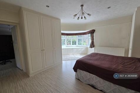 Master Bedroom (En-Suite And Dressing Room)