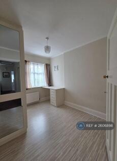 Bedroom 4 / Study Room