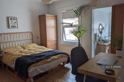 Back Bedroom (Plaster Will Be Repainted!)