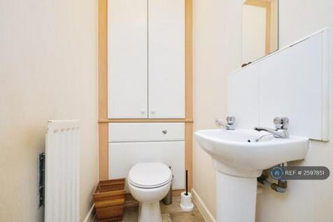 Downstairs Toilet 
