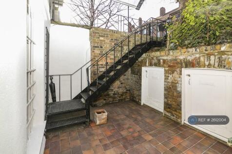 Front Courtyard2