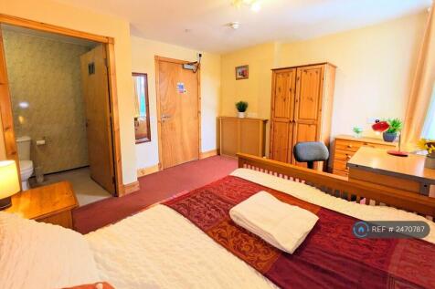 Room 10 - Available 28 September