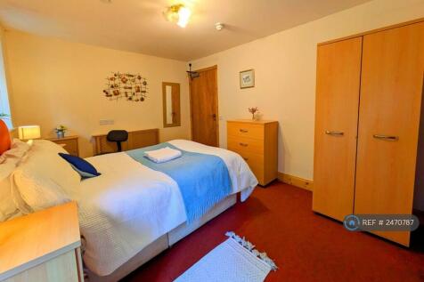 Room 2 From 28 Nov- £690/Mo