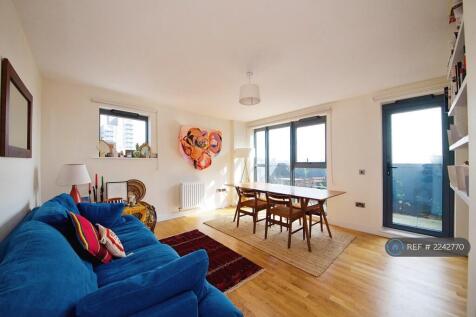Spacious Living/Dining Room