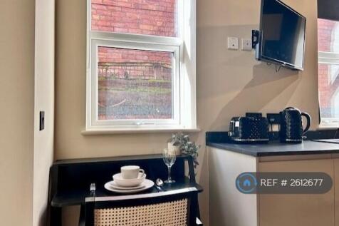 Desk And Kitchenette Studio Room 2