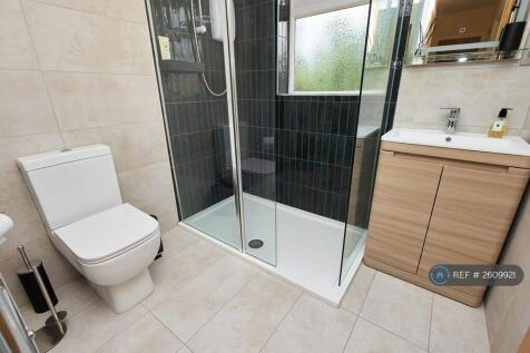 Ensuite Bedroom 3 