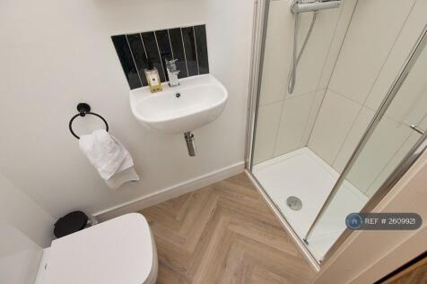 Ensuite Bedroom 1 