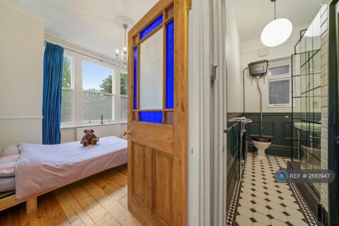 Loads Of Natural Light From Sash Windows