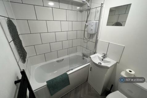Bathroom (Shared Between 2 Tenants Only))
