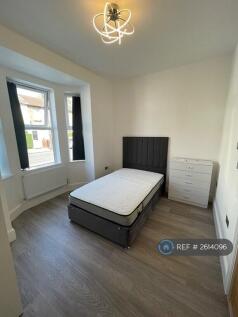 Large Luxury En Suite Bedroom