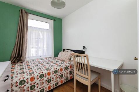 Bedroom Nr 3 With Built In Wardrobe