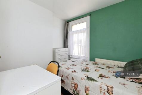 Bedroom Nr 4 With Built In Wardrobe