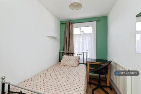 Bedroom Nr 5 With Built In Wardrobe