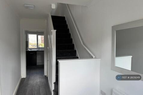 Entrance View/ Hallway