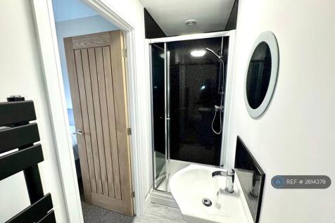 Room 2 Ensuite