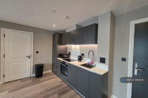 Open Plan Luxury Kitchen 