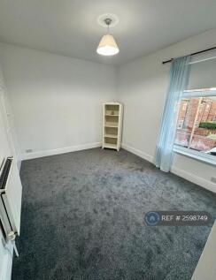 Main Bedroom: Photo 1 Of 2