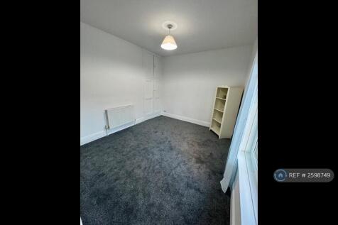 Main Bedroom: Photo 2 Of 2