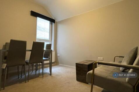 Lounge / Dining