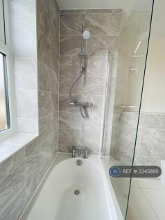 Family Bathroom (With Shower And Screen)