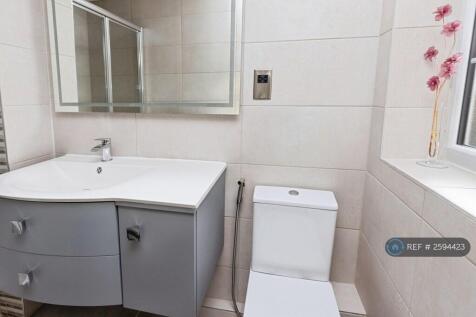 Ensuite Bedroom 1