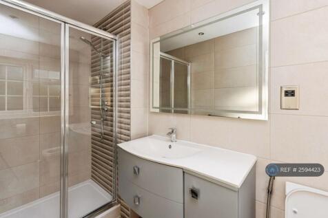 Ensuite Bedroom 1