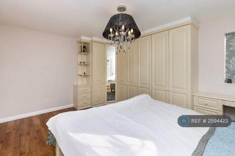 Bedroom 2 -Master