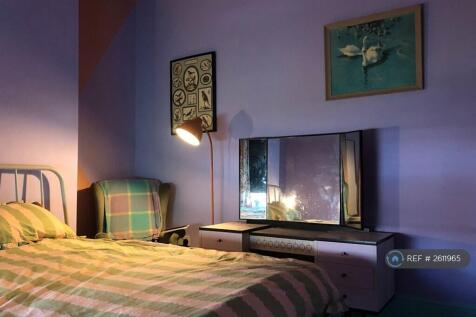 Back Large Bedroom