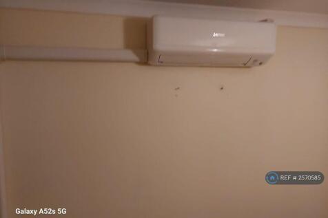 Master Bedroom With Air Conditioning 