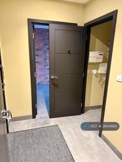 Entry Hallway &#43; Cupboard