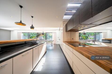 6 Bed Detached House 