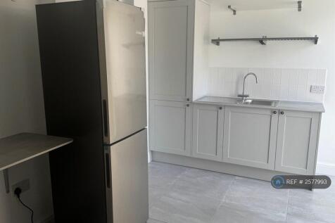 Kitchen Photo 2