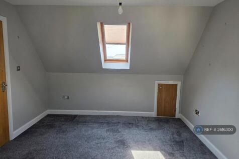 Bedroom 3 Pic 2
