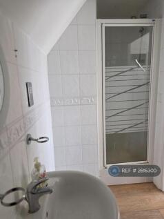 En Suite 3 Pic 2