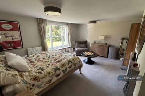Master Bedroom (2)