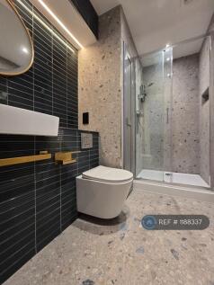 Flat 1 Bathroom