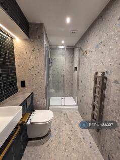 Flat 1 Bathroom