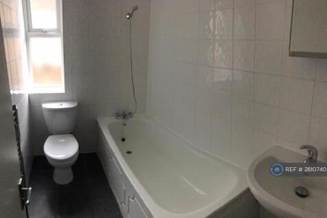 Fully Fitted Bathroom/Shower