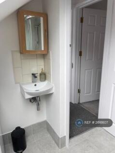 Shower/Toilet