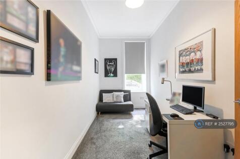 Bedroom 2 / Study