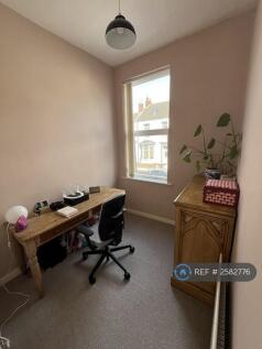 Smaller Bedroom/Office