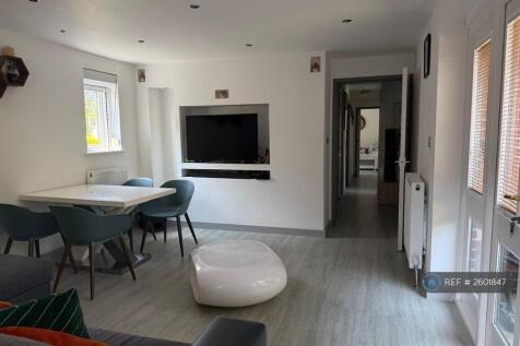Living Room With Extendable Table