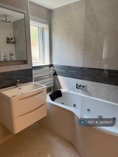 Bathroom - Bath With Jets And Shower