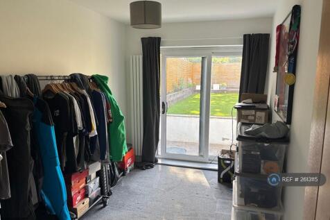 Bedroom 2 (4m x 2.5m)