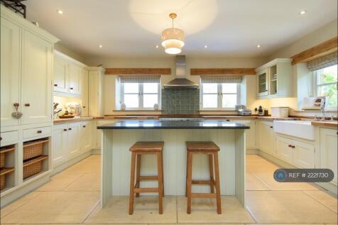 Open Plan Kitchen / Living Area