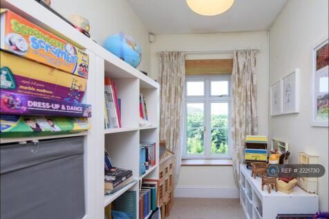 Additional Study / Nursery / Playroom Upstairs