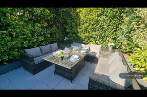 Alfresco Dining