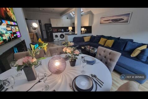 Dinning Table Expanded To Seat 6
