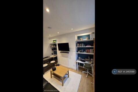 Lounge/Dining