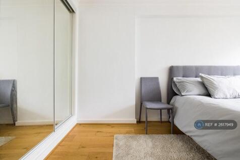 Bedroom 1 (Main)